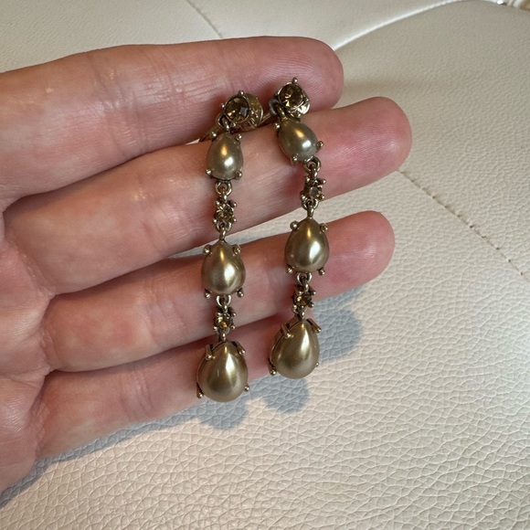 Gold dangle drop clip on earrings Iridescent pearl - Picture 3 of 7